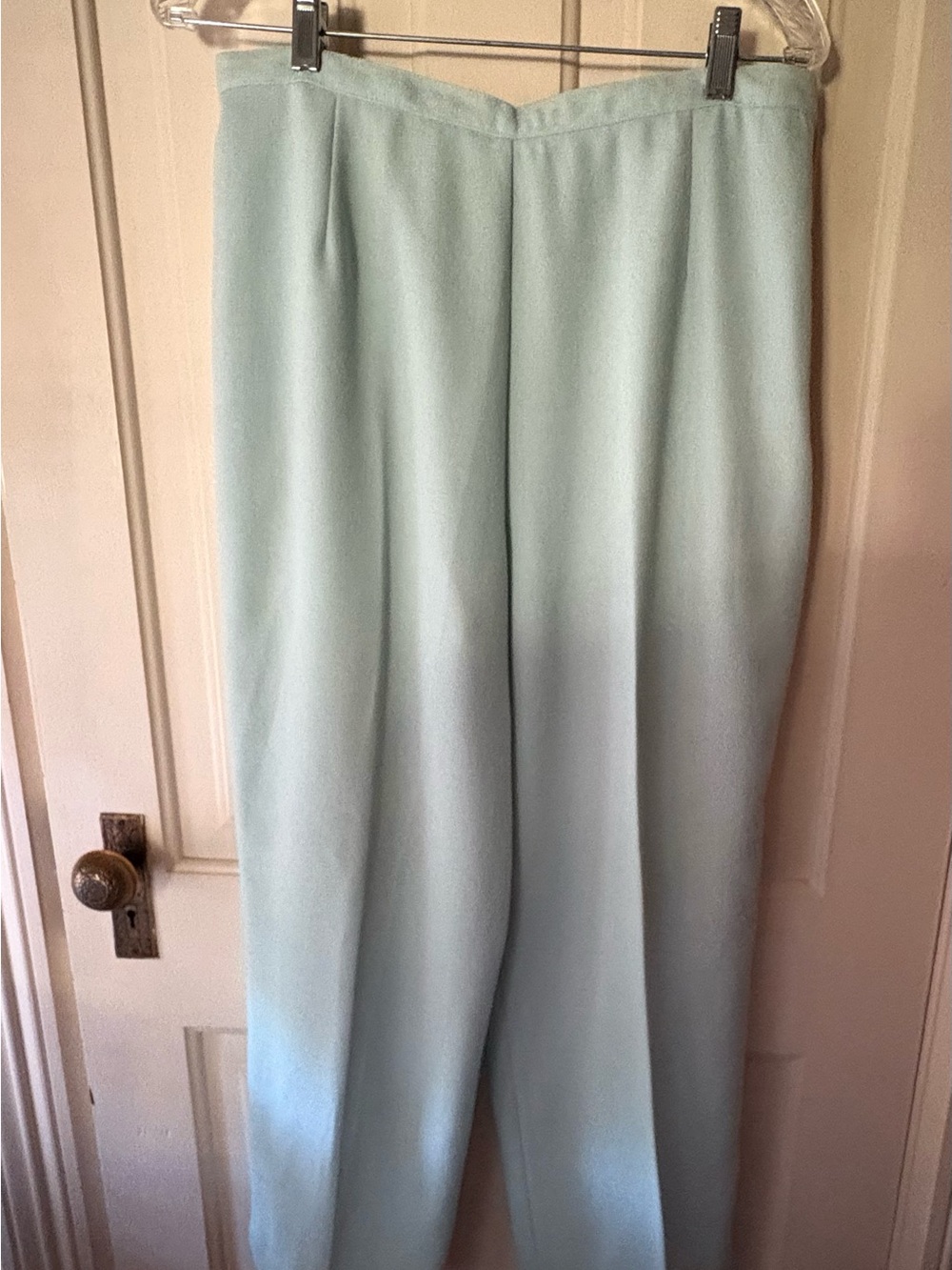 Tailored Straight-Leg Women's Trousers in Light Mint